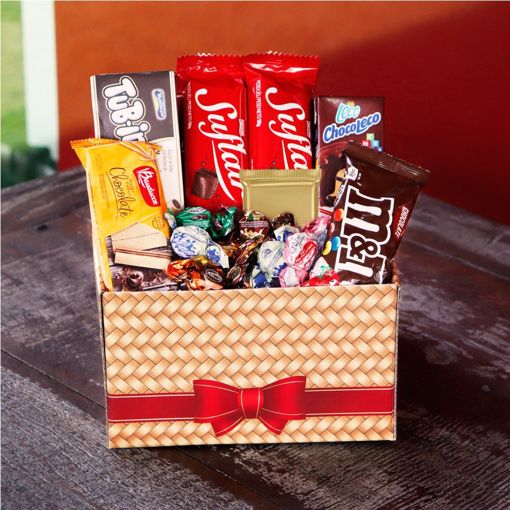 Kit com cerveja, flor e chocolate