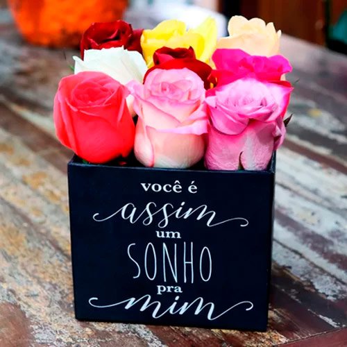 Box com rosas coloridas Dia do Amigo