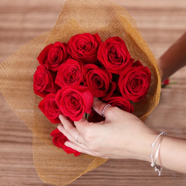 Buquê Fascínio de Rosas Colombianas Vermelhas