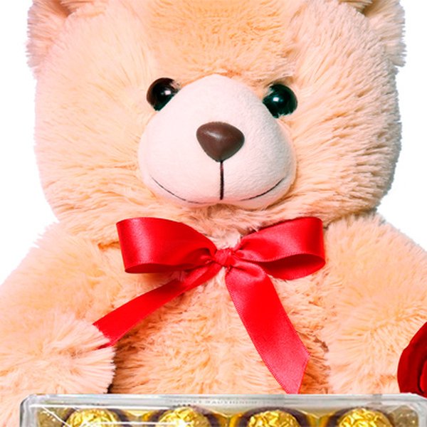 Buquê de 6 Rosas Vermelhas com Pelúcia e Chocolate