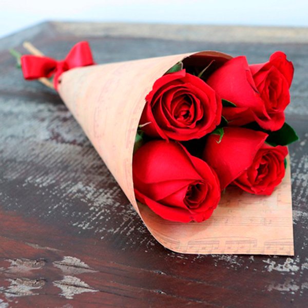 Buquê de 4 Rosas Vermelhas