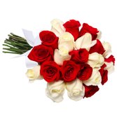 Buquê de 24 Rosas Vermelhas e Brancas