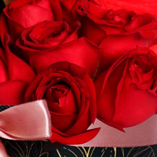 Delicado Box de Luxo com Rosas Vermelhas e Mini Chandon