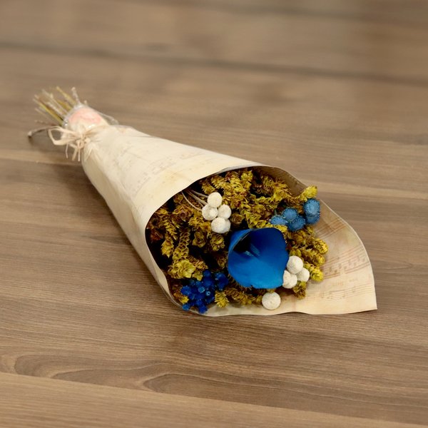 Buquê Partitura de Flores Secas Azul