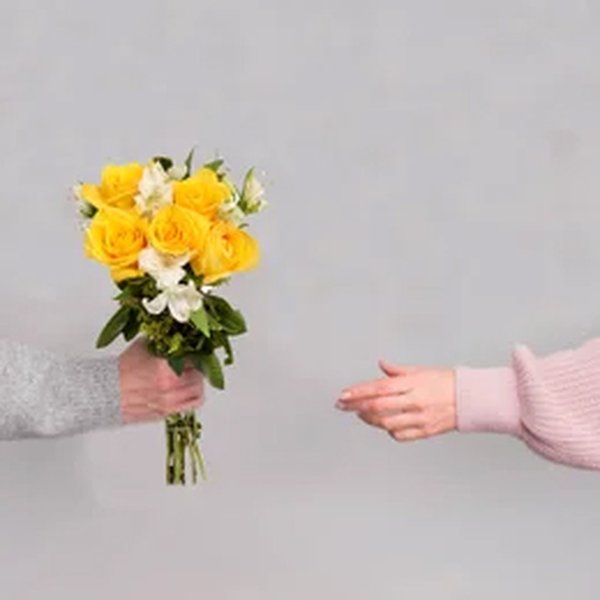 Buquê Encanto com 5 Rosas Amarelas