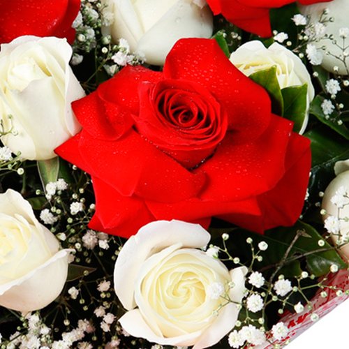 Buquê Love de Rosas Brancas e Vermelhas