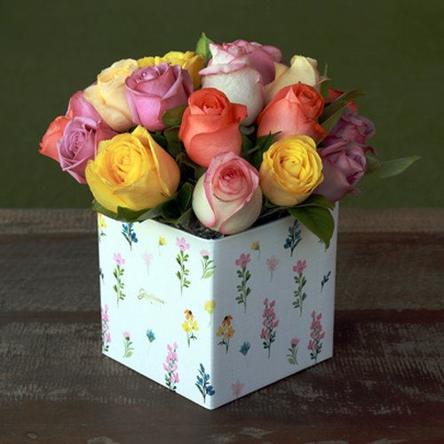 Mix Rosas e Balões no Box Flores Branco