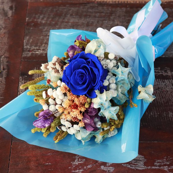 Buquê Rosa Encantada e Flor Seca Azul