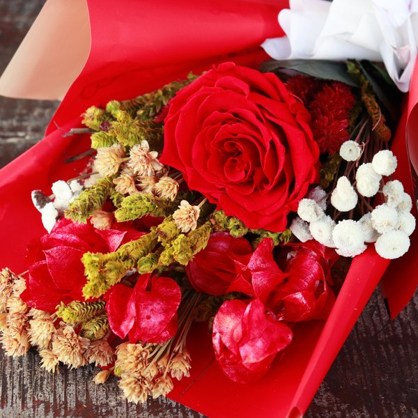 Buquê Rosa Encantada e Flor Seca Vermelho