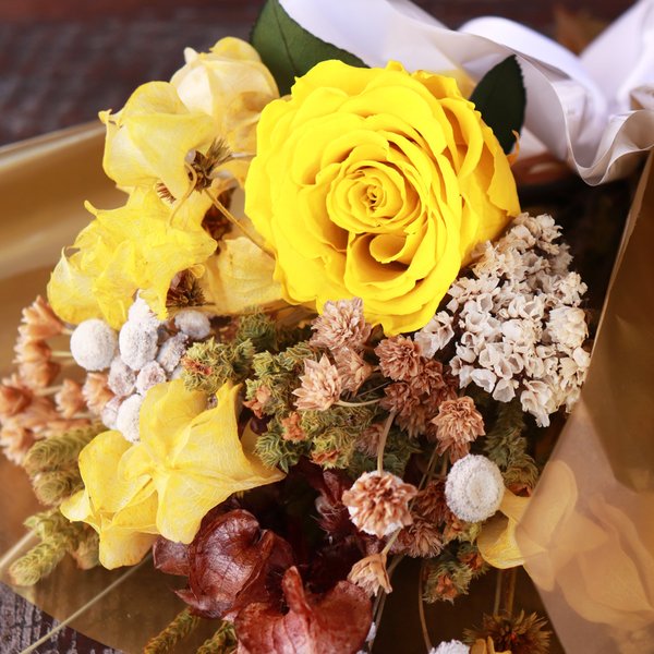 Buquê Rosa Encantada e Flor Seca Amarelo