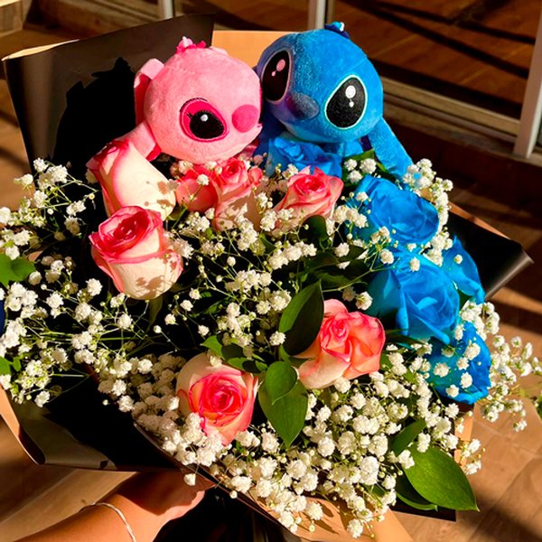 Buquê de Rosas com Stitch e Angel