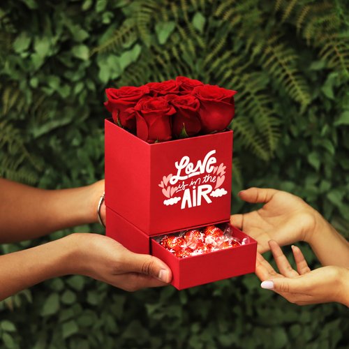 Box Love Is In The Air Rosas e Lindt