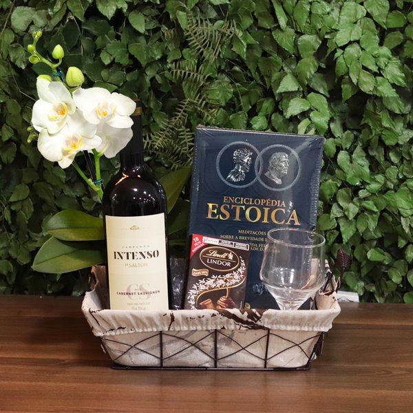 Cesta Nobre com Orquídea Ilustre e Livros de Estoicismo