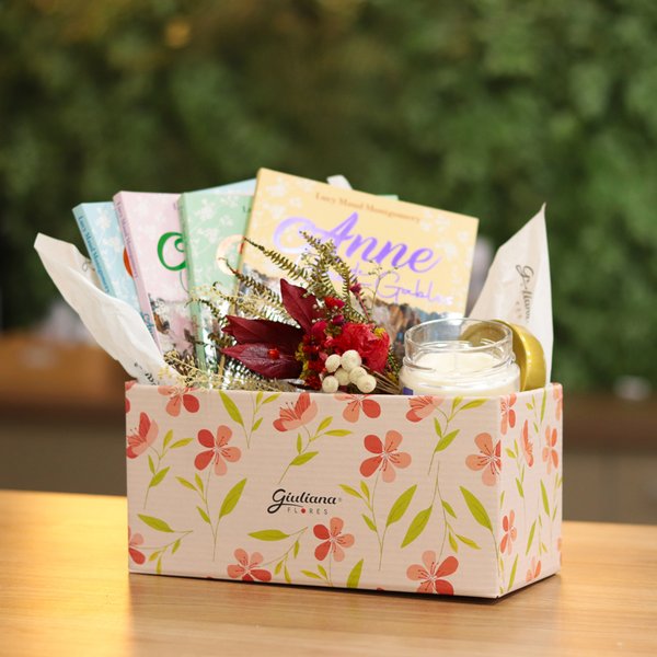 Cesta Florescer de Flores Secas com Livros Anne