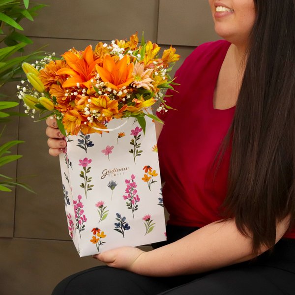 Buquê de Flores Laranjas na Bag Florescer