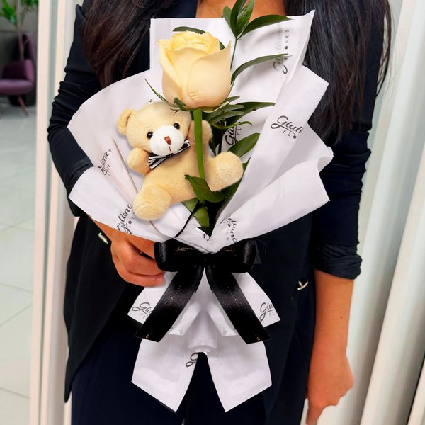 Uma Rosa Champanhe e Urso Chaveirinho
