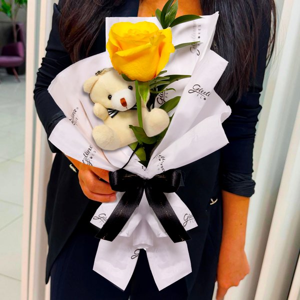 Uma Rosa Amarela e Urso Chaveirinho