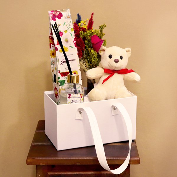 Box com Difusor Encontro Floral Giuliana Flores e Urso Leleco e Flores Secas