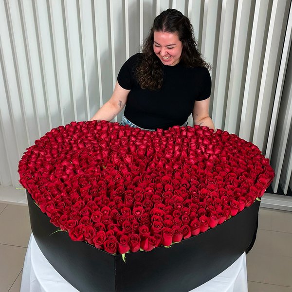 Supremo Coração com Rosas Vermelhas