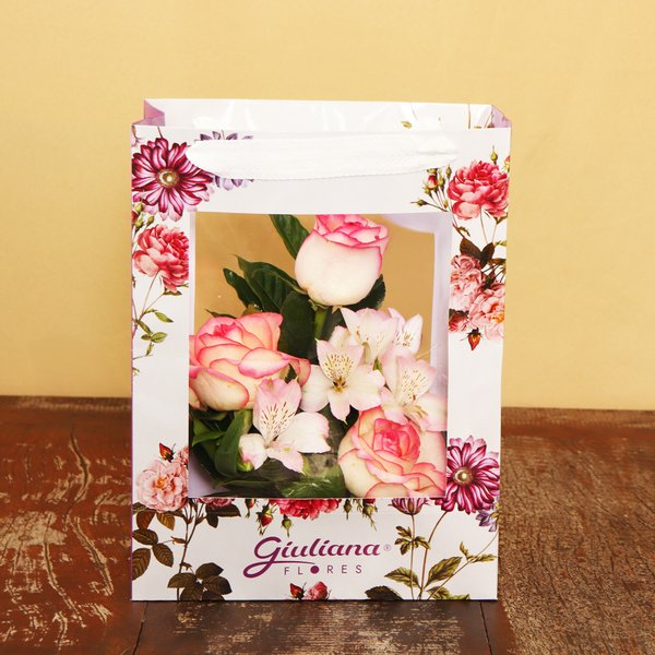3 Lindas Rosas Cor de Rosa na Bag Floral