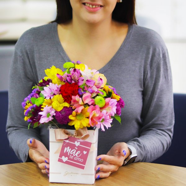 Mix de Flores no Box Mãe Te Amo