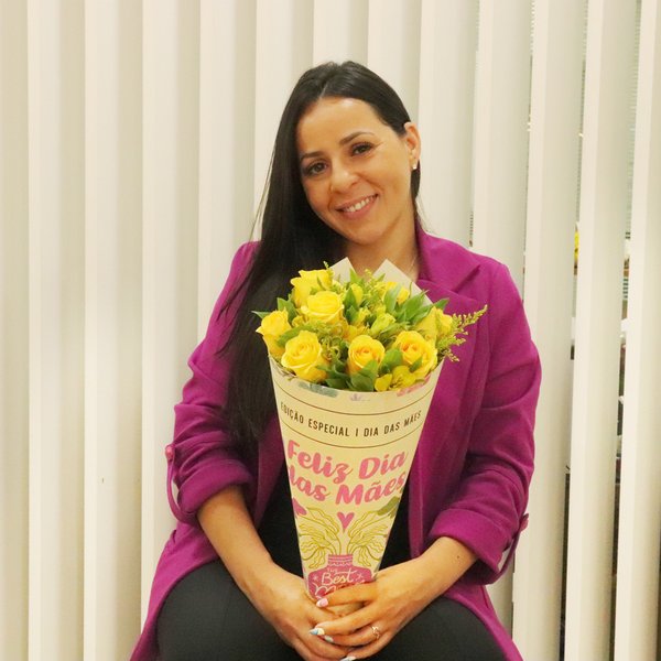 Buquê Maravilha com 8 Rosas Amarelas Mãe Feliz
