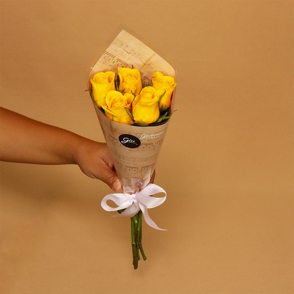 Buquê Partitura de Rosas Nacionais Amarelo