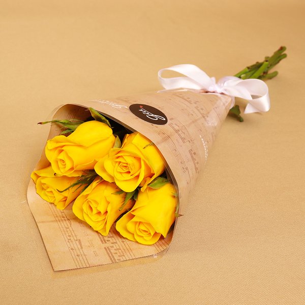 Buquê Partitura de Rosas Nacionais Amarelo