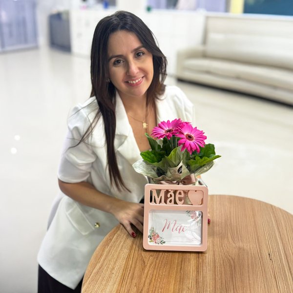 Gérbera Plantada Pink e Porta Retrato Mãe Coração 10x15