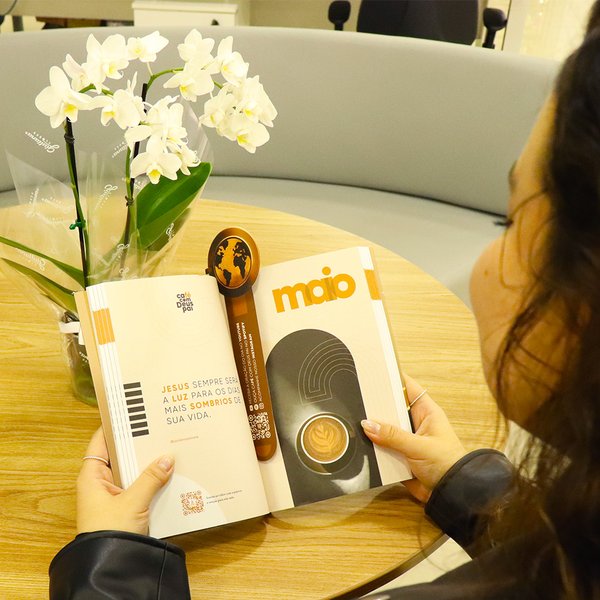 Mini Rara Branca e Livro Café com Deus Pai