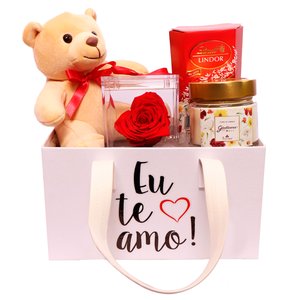 Imagem de Box Coração de Rosa Encantada e Bombons Lindt e Vela Encontro Floral Giuliana Flores