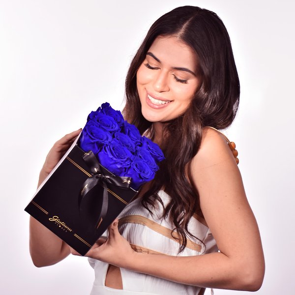 Box Preto com Rosas Encantadas Azuis
