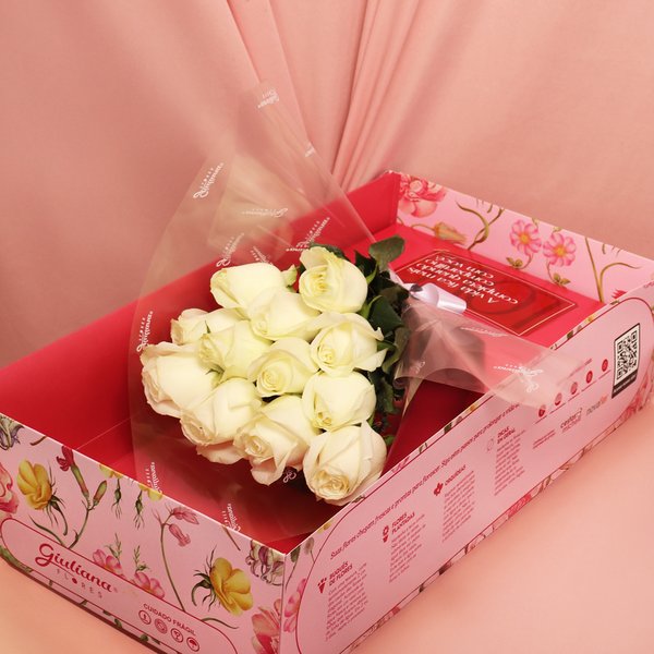 Buquê de 12 Rosas Brancas no Box Dia dos Namorados