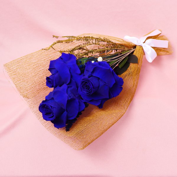 Buquê de Rosas Encantadas Azul Glamour