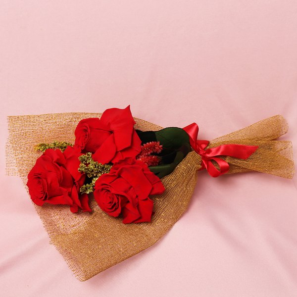 Buquê de Rosas Encantadas Vermelho Glamour