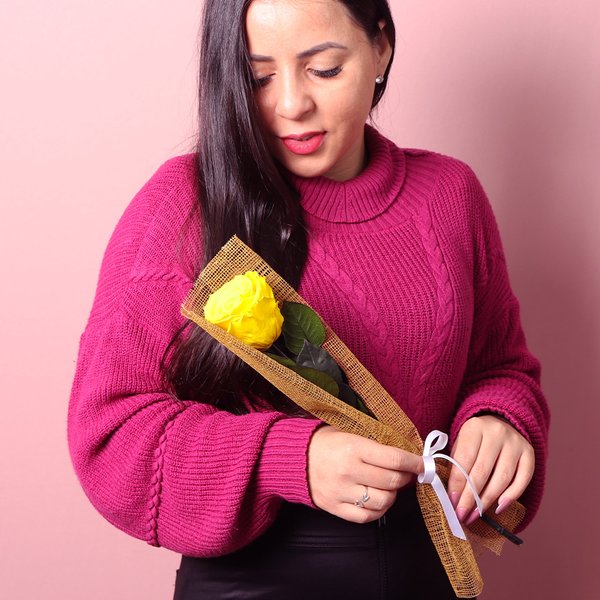 Gentileza de Rosa Encantada Amarelo