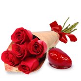 Buquê Partitura de Rosas Vermelho e Morango do Amor