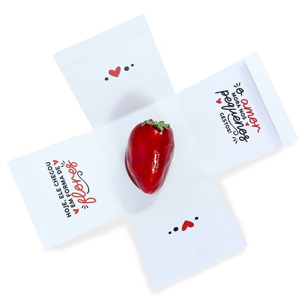 Buquê Partitura de Rosas Vermelho e Morango do Amor