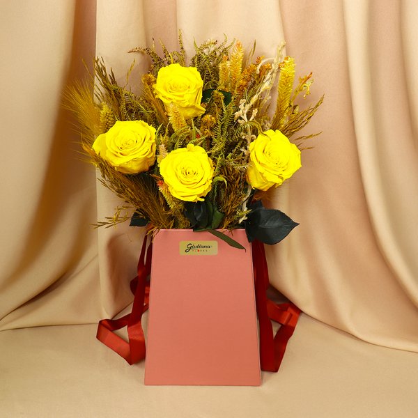 Formosura 4 Rosas Encantadas Amarelas e Flores Secas