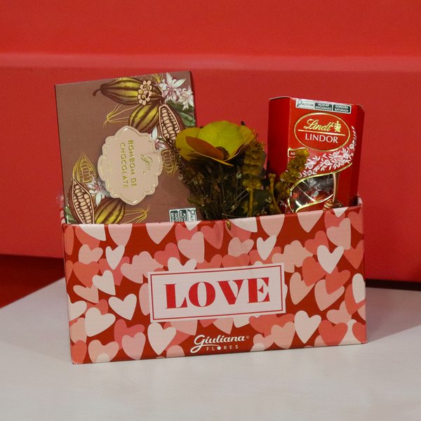 Cesta Love com Bombons Lindt e Giuliana Flores