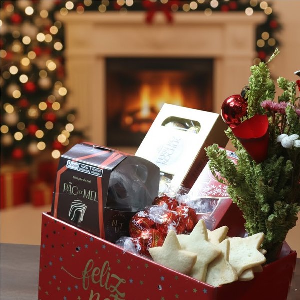 Cesta Feliz Natal com Buquê de Flor Seca e Guloseimas