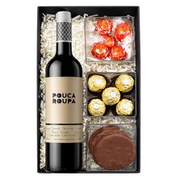 Imagem de Cesta de Vinho Português Pouca Roupa e Lindt e Ferrero Rocher