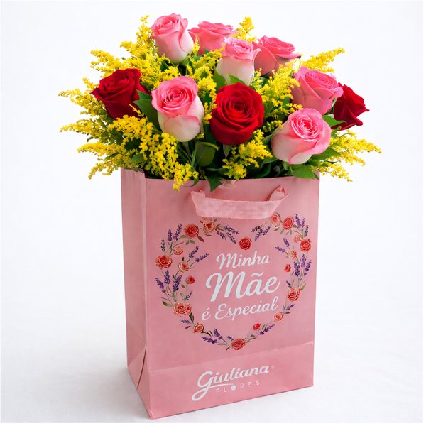 Buquê de 12 Rosas na Sacola Minha Mâe é Especial