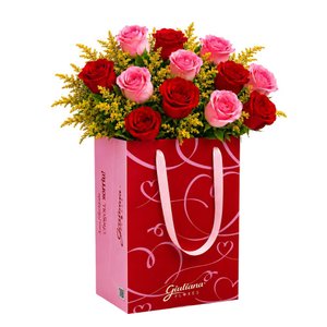 Imagem de Buquê de 12 Rosas Vermelhas e Cor de Rosa na Bag Love