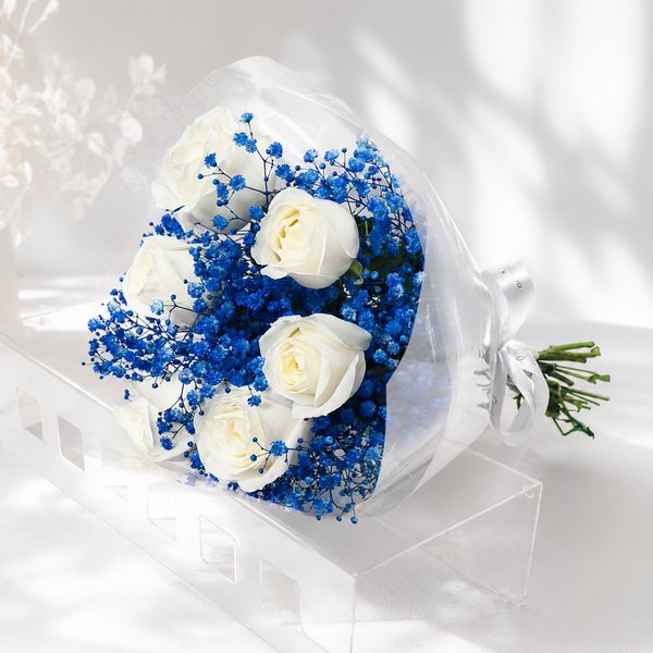 Buquê Safira com 6  Rosas Brancas