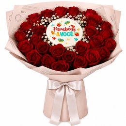 Imagem de Buquê de Rosas Vermelhas e Bolo Parabéns á Você