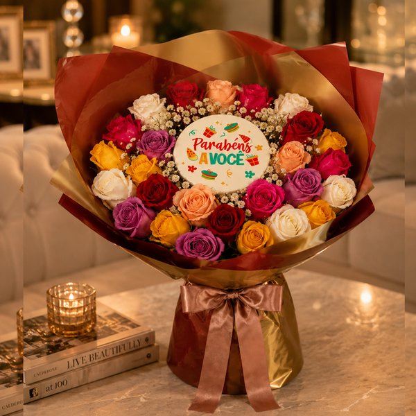 Buquê de Rosas Coloridas e Bolo Parabéns á Você