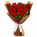 Buquê Serenidade com 12 Rosas Vermelhas