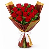 Buquê Serenidade com 12 Rosas Vermelhas