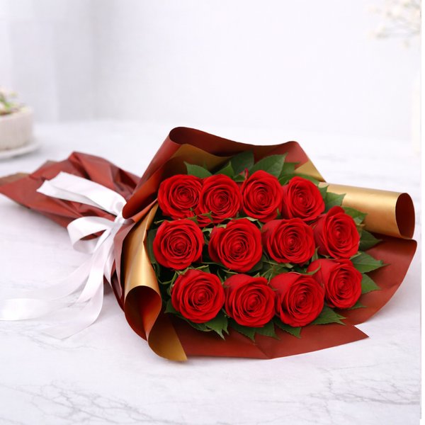 Buquê Serenidade com 12 Rosas Vermelhas